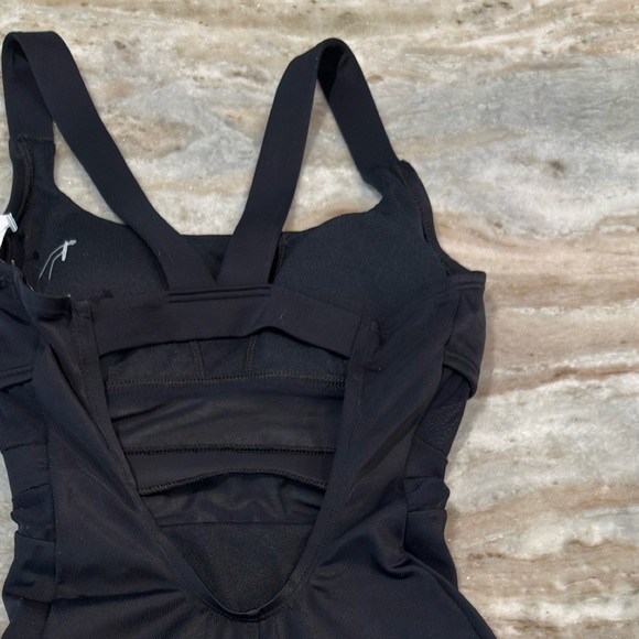 NWT Women’s NIKE V-Back one piece black swimsuit- Size XS - Picture 7 of 8